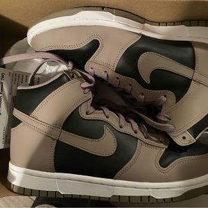 Nike High Dunk Moon Fossil SIZE 7.5 WMNS/ 6 MEN